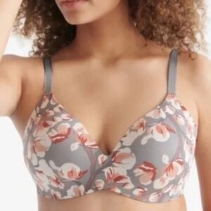 Knix Wingwoman Contour Bra Sz 6 in Winter Gardenia